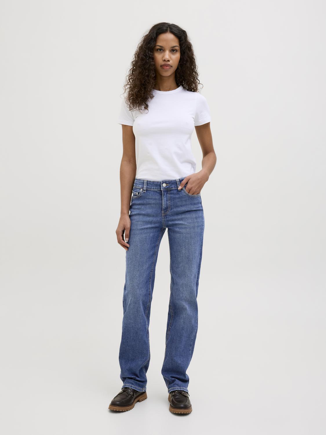 model_shot-front_full